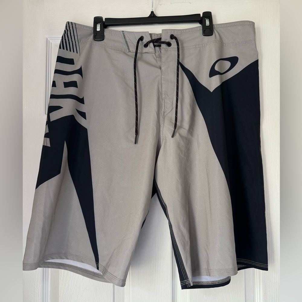 Men’s Size 38 Oakley Bathing Suit